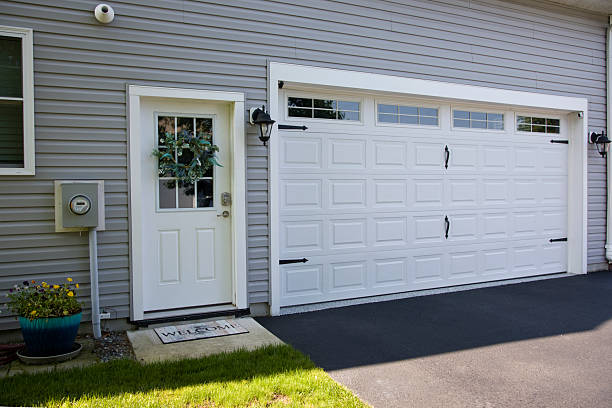 24/7 Emergency Garage Door Panel Replacement experts in Roscoe, IL